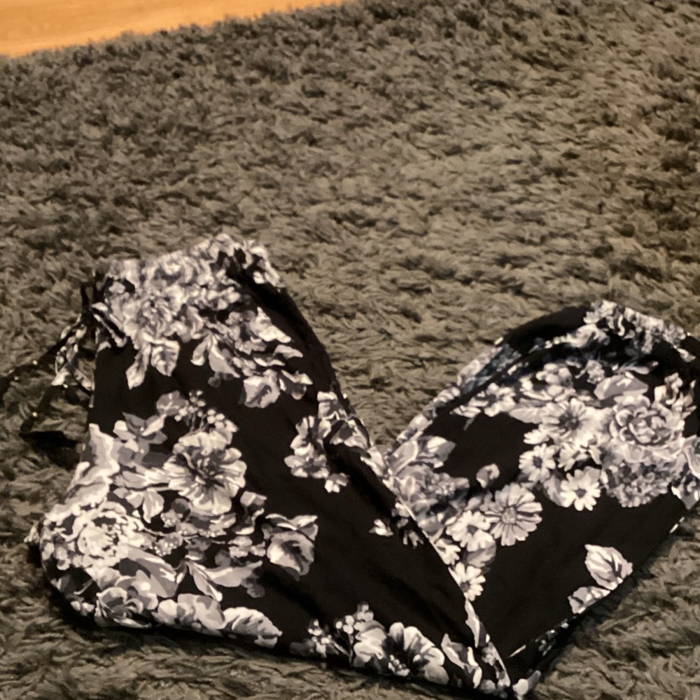 Angie Floral Black and White lounge, beach pants Bottoms